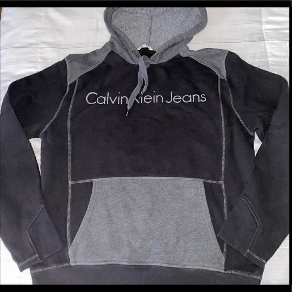 CalvinβKleinβpullΒ overβhoodieβsuperβwarm